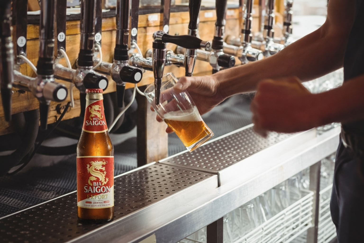 Những Bước Đầu Tiên Quan Trọng Khi Làm Bia Thương Hiệu Riêng